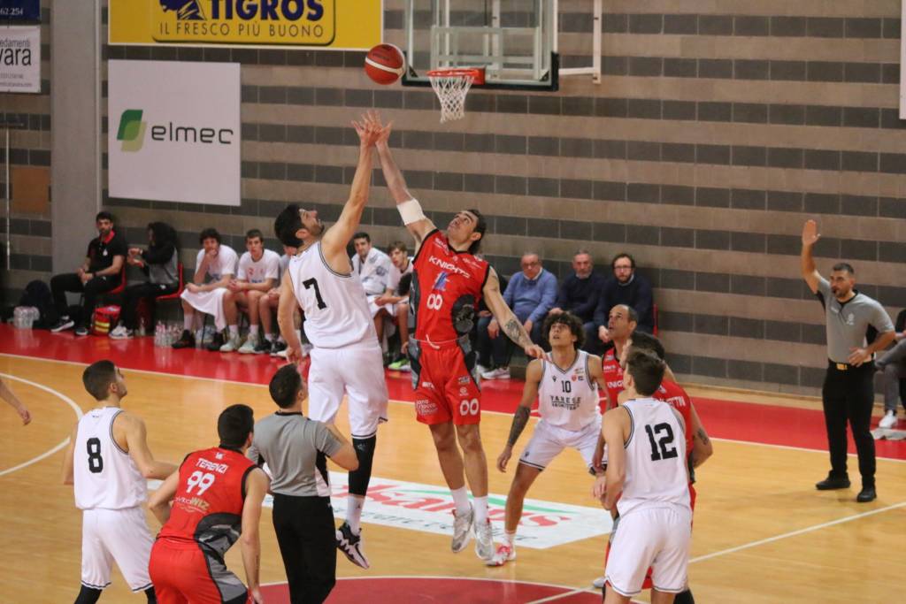 Basket Legnano contro Varese Campus