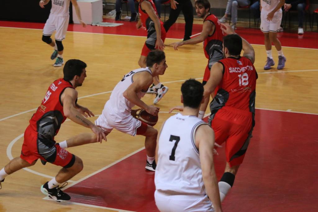 Basket Legnano contro Varese Campus