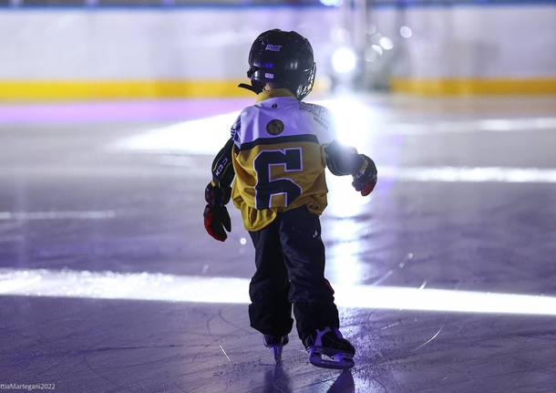 Luci, colori e spettacolo per l'inaugurazione dell'Acinque Ice Arena di Varese