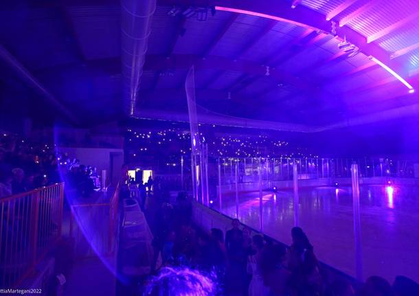 Luci, colori e spettacolo per l'inaugurazione dell'Acinque Ice Arena di Varese