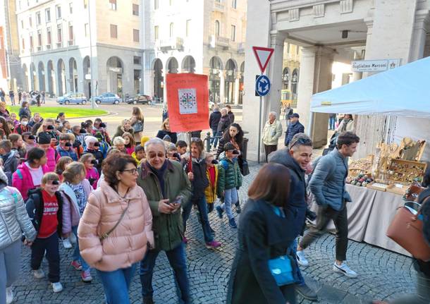 marcia diritti dei bambini varese