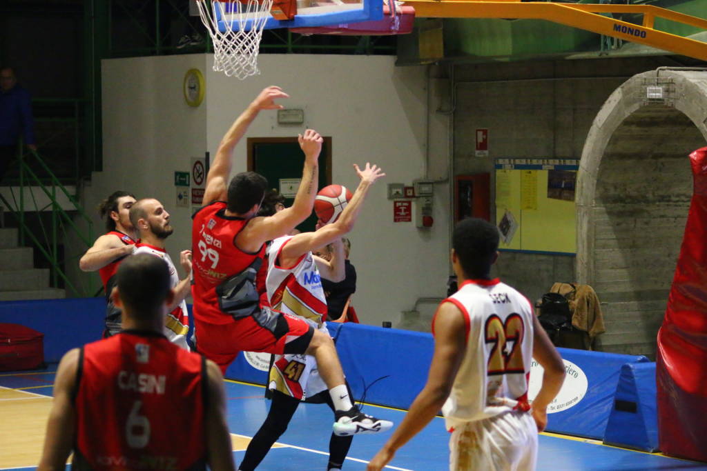 Basket: Oleggio sfida Legnano