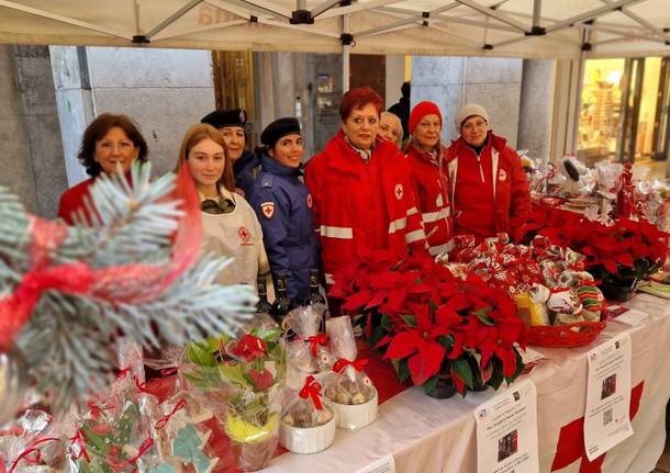 Il mercatino della solidarietà di Croce Rossa