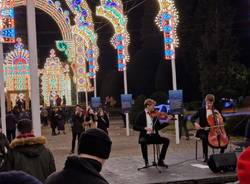 Un concerto agli archi di luce ai Giardini estensi