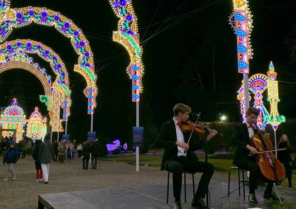 Musica e archi di luce ai Giardini Estensi