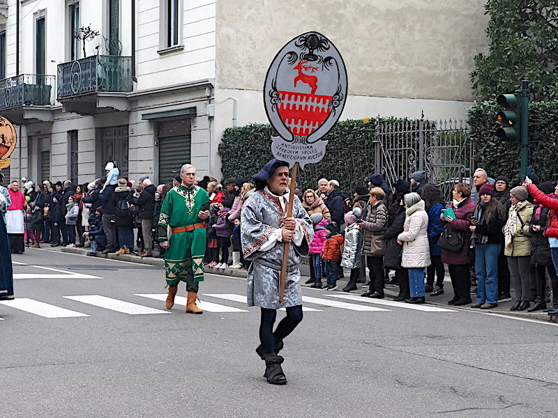 A Saronno sfilano in 500 per la rievocazione storica di Sant'Antonio