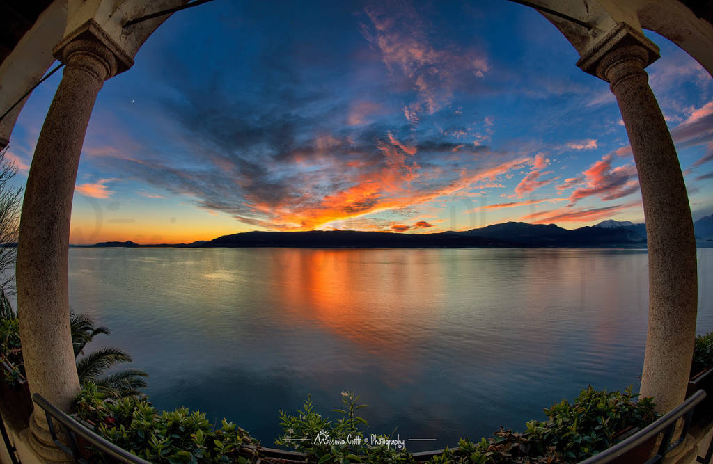 Un balcone verso il tramonto