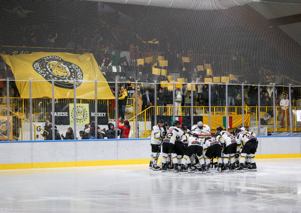 Sguardi, colori, curiosità: il weekend di Coppa Italia alla Acinque Ice Arena