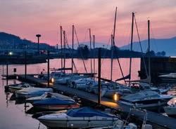 Il tramonto si tinge di rosa al porto nuovo di Luino