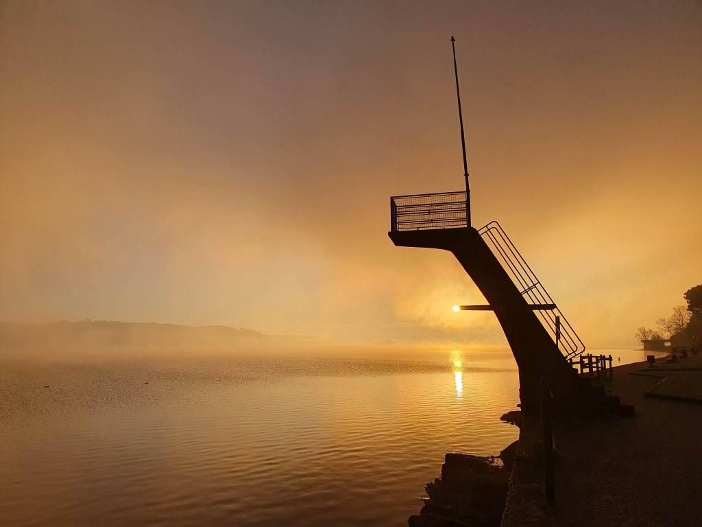 La magia dell'alba al trampolino di Biandronno