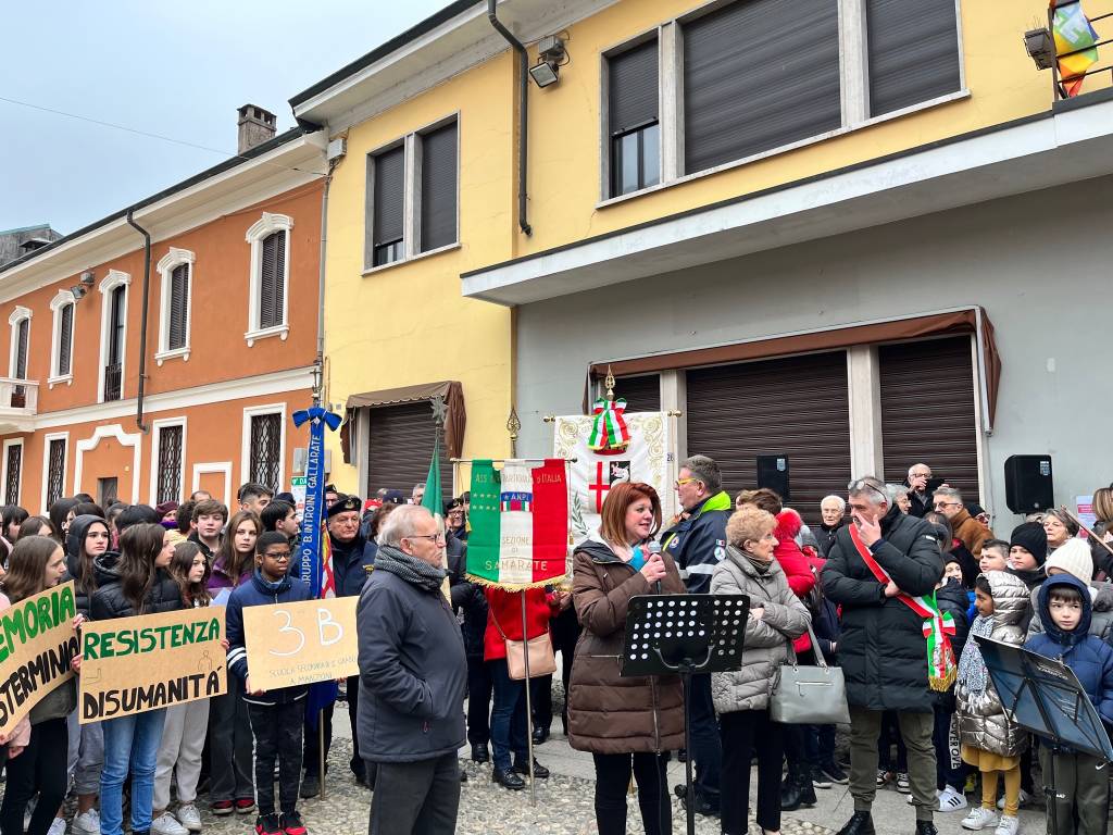 La posa della pietra d'inciampo in ricordo di Amedeo Magnaghi a Samarate