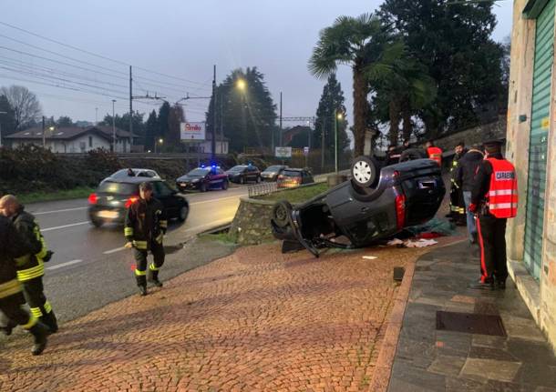 Ribaltamento ad Albizzate, morto un giovane