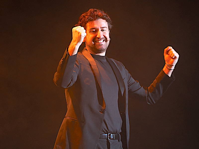 Alessandro Siani con il suo "Extra libertà live tour" al Teatro di Varese