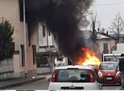 auto in fiamme