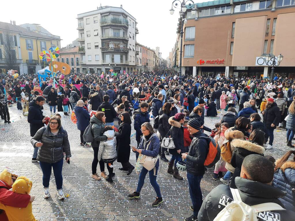 Il Carnevale 2023 riempie le vie del centro di Saronno