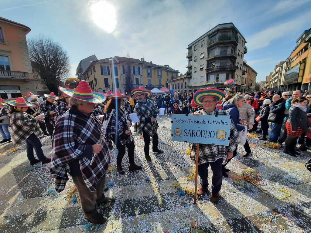 Il Carnevale 2023 riempie le vie del centro di Saronno