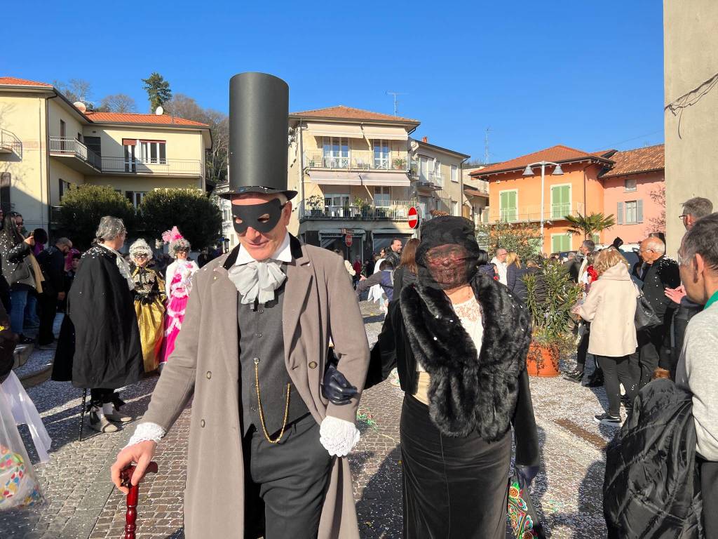 Il Carnevale di Ispra 2023: mascherine e carri per le vie del centro storico