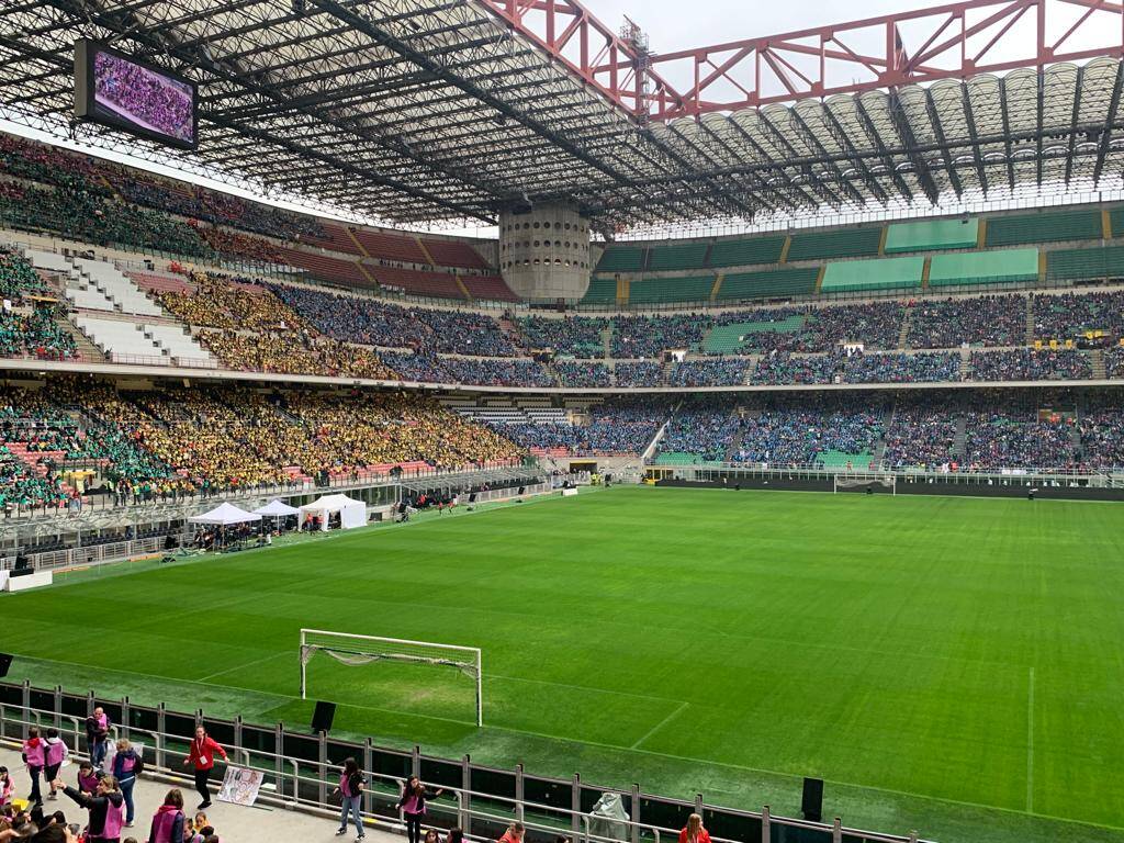 San Siro "invaso" dai cresimandi 