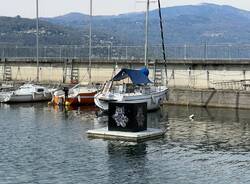 A Leggiuno l'opera sull'acqua dell'artista varesino Alessandro Puccia dal titolo 