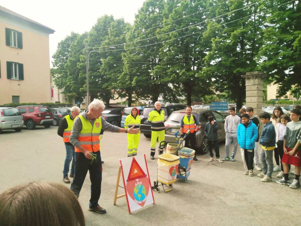 Alunni e Protezione Civile di Cittiglio insieme per pulire il territorio 