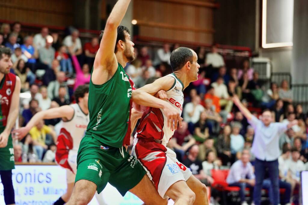 Basket: la vittoria di Legnano contro Omegna nelle foto di Daniele Zaffaroni