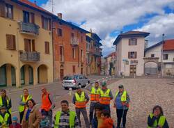 Besano - Volontari al lavoro per la giornata ecologica