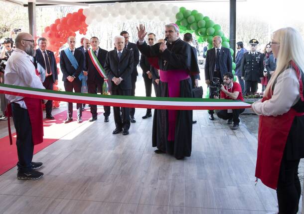 Il presidente Sergio Mattarella inaugura a Monza la pizzeria gestita da ragazzi autistici
