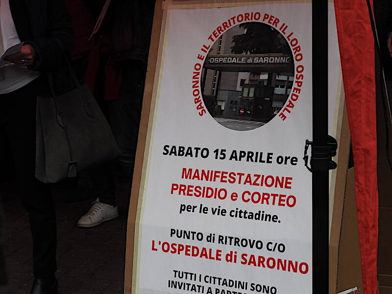 In piazza a Saronno per difendere l’ospedale