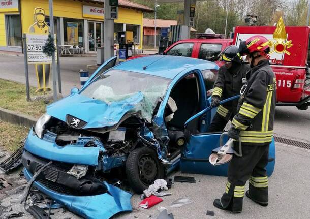 Scontro Tra Un Auto E Un Furgone A Lonate Pozzolo Malpensanews Foto