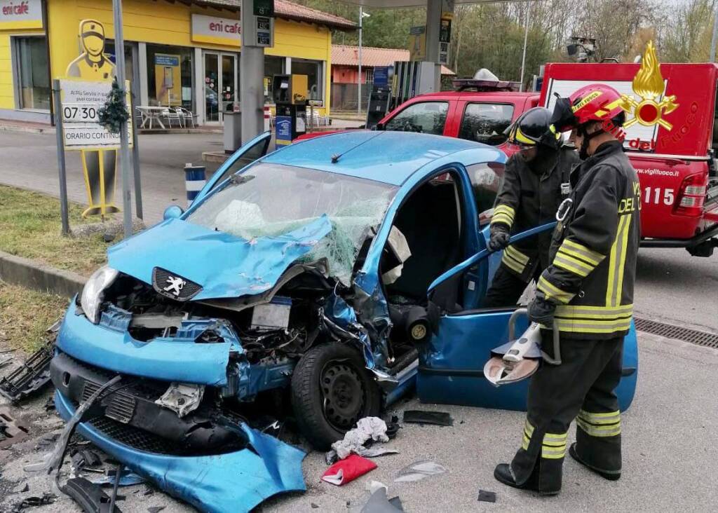 incidente auto furgone lonate pozzolo