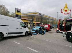 incidente auto furgone lonate pozzolo