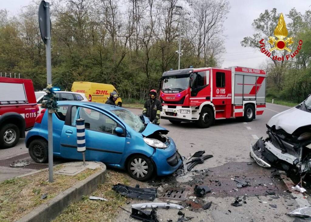 incidente auto furgone lonate pozzolo