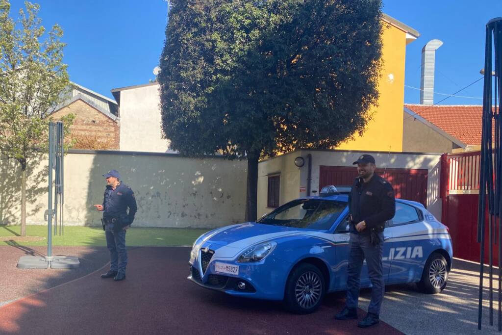 Polizia di Stato alla materna