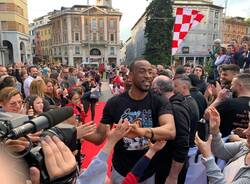 La festa in piazza a Varese della Openjobmetis