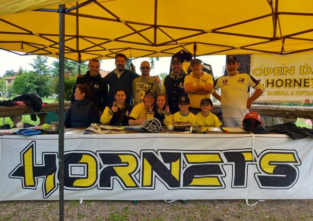 Un pomeriggio a Villa Inzoli  all\'insegna del Baseball con gli HORNETS di Tradate