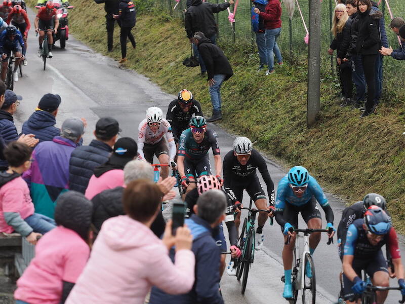 Quinzano, una festa tutta rosa per salutare il passaggio del Giro