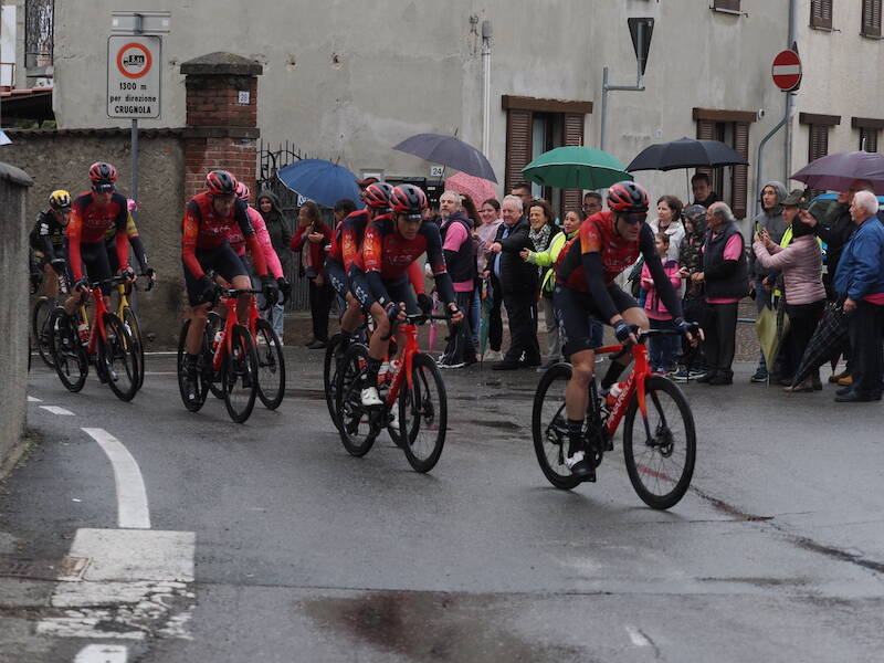 Quinzano, una festa tutta rosa per salutare il passaggio del Giro