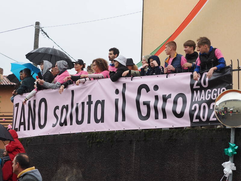 Quinzano, una festa tutta rosa per salutare il passaggio del Giro