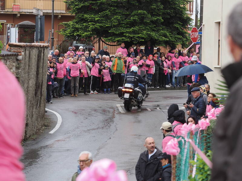 Quinzano, una festa tutta rosa per salutare il passaggio del Giro