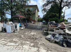 Emergenza in Emilia Romagna: Arena e un gruppo di volontari nelle terre colpite dall'alluvione