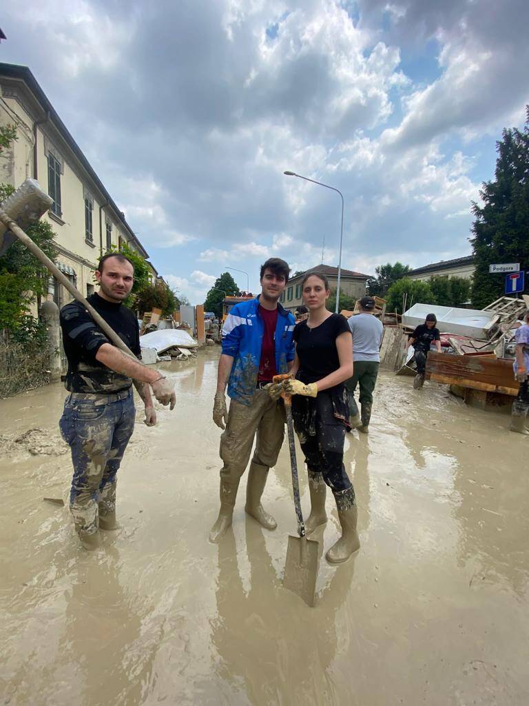 I ragazzi di Gioventù Nazionale del Milanese a Forlì per aiutare gli alluvionati