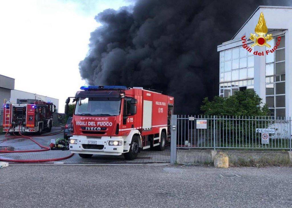 incendio ditta di gomma a Vigevano