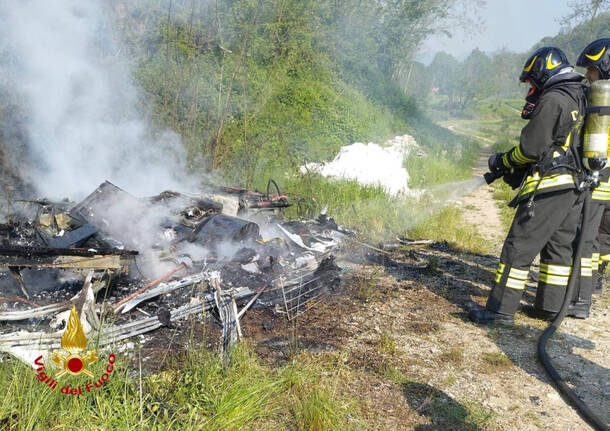 Incendio roulotte varese 