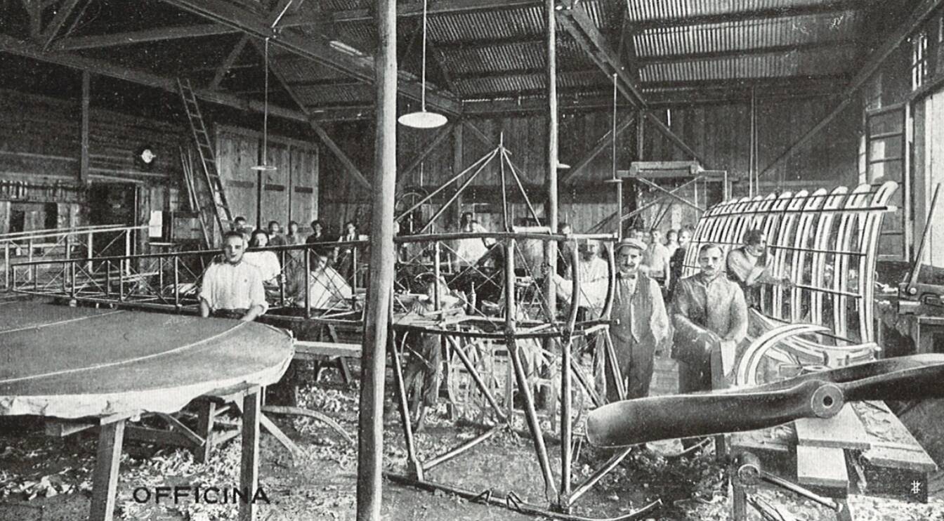 Lavorare in una fabbrica aeronautica nel 1913 - Archivio Grampa