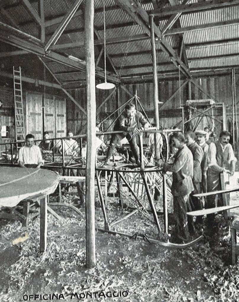 Lavorare in una fabbrica aeronautica nel 1913 - Archivio Grampa