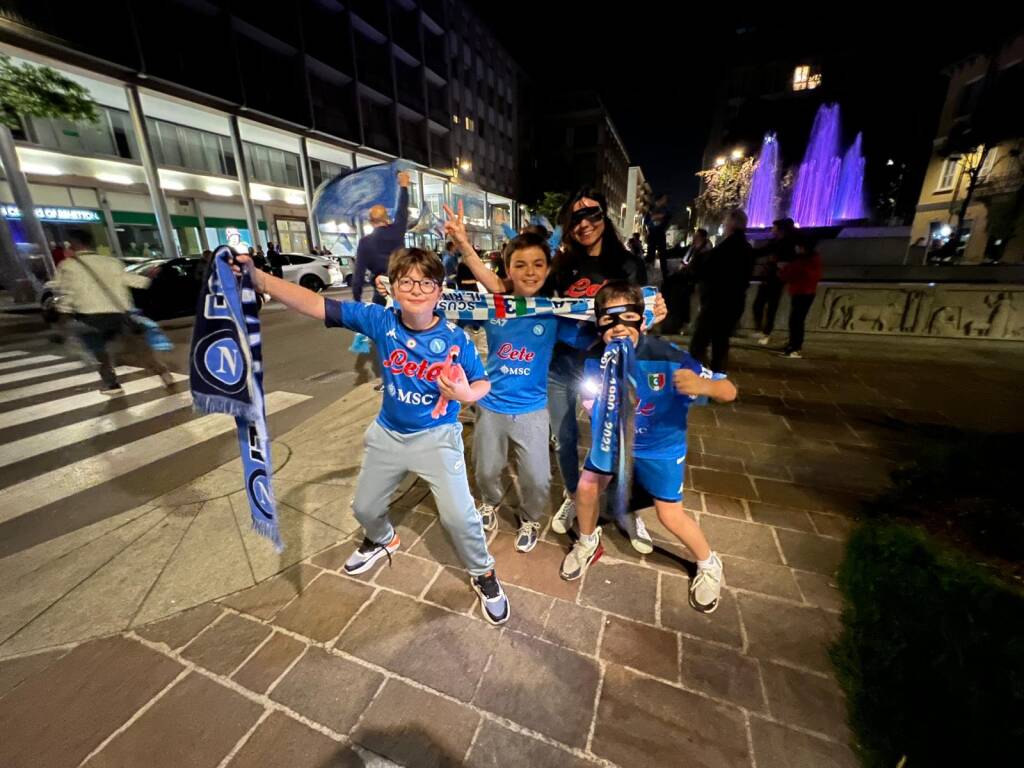 Lo Scudetto è del Napoli, esplode anche nel Varesotto la festa dei tifosi