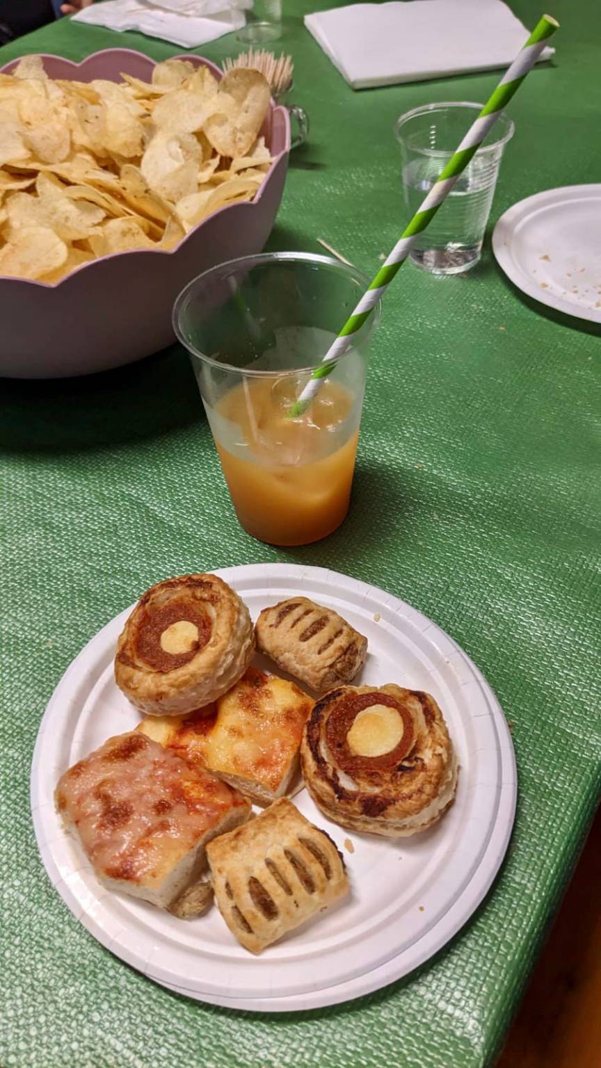 Un apericena alla Scuola dell'Infanzia a Cadrezzate con Osmate per la Festa della mamma