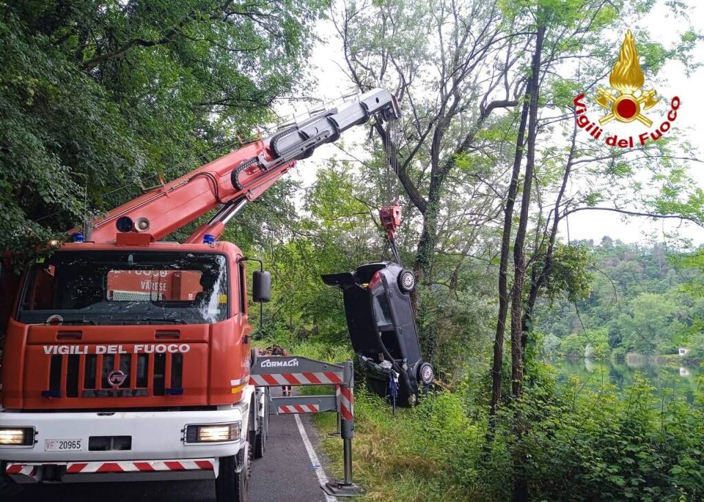 Auto nel ticino a somma lombardo 