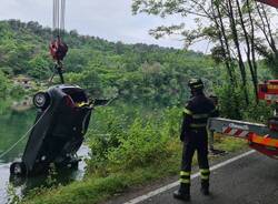 Auto nel ticino a somma lombardo 