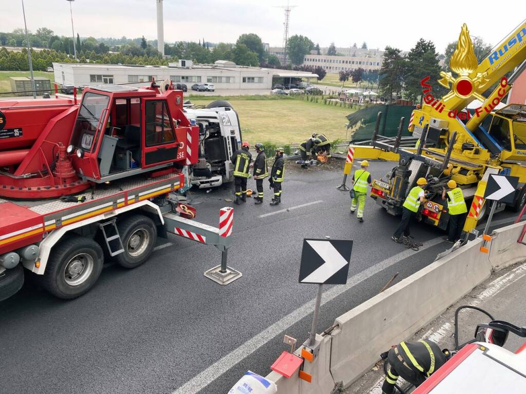 autocisterna ribaltata busto arsizio